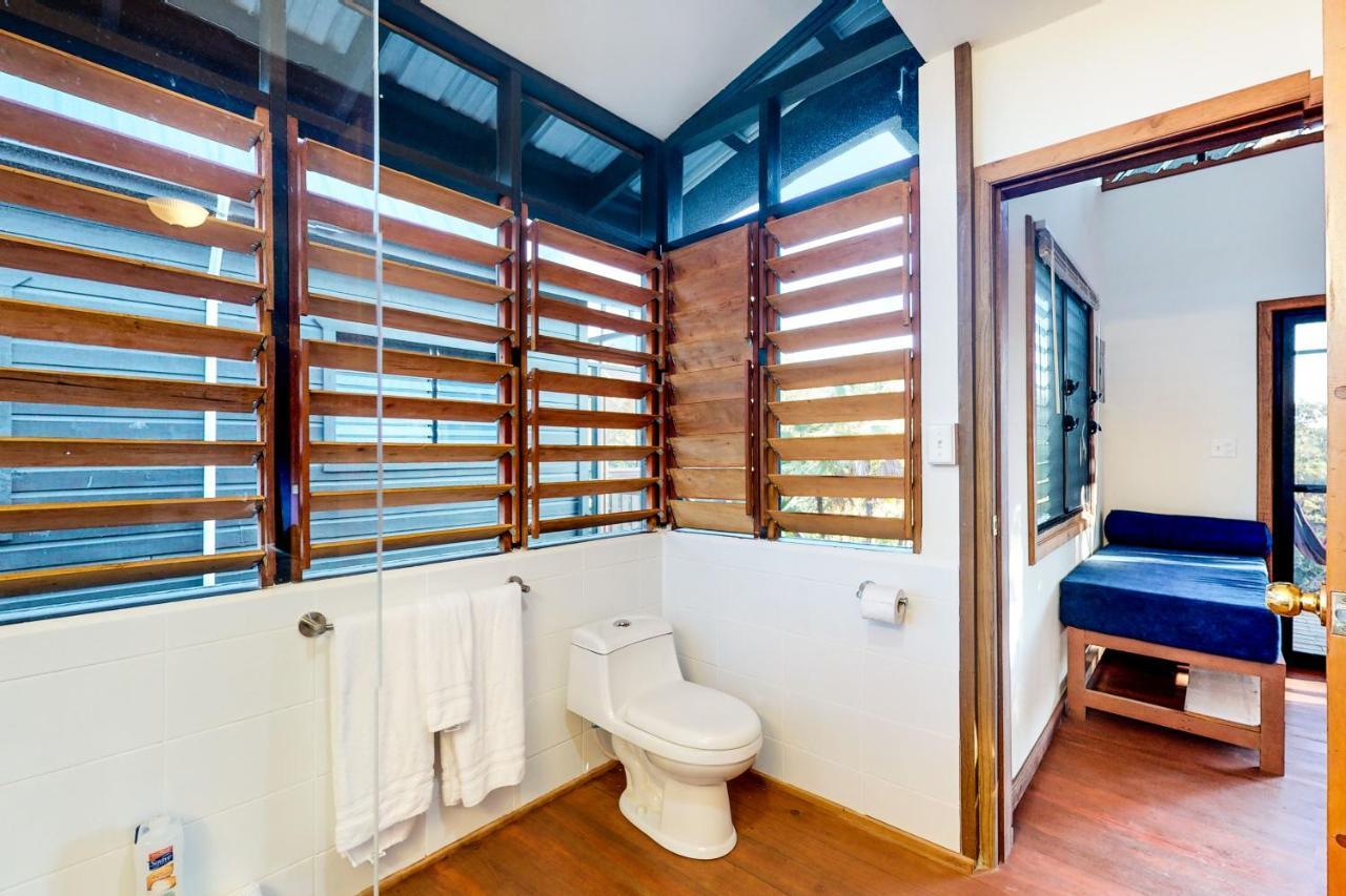 Inn The Trees Cabanas Placencia Bagian luar foto